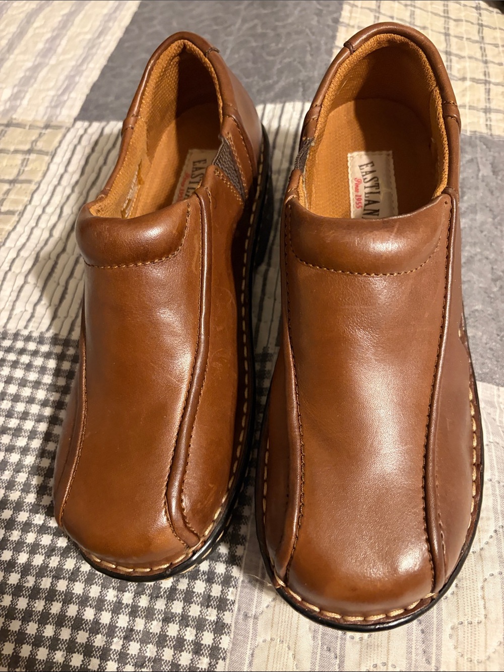 Eastland  women’s Tracie Slip-On Loafers in Cognac Brown